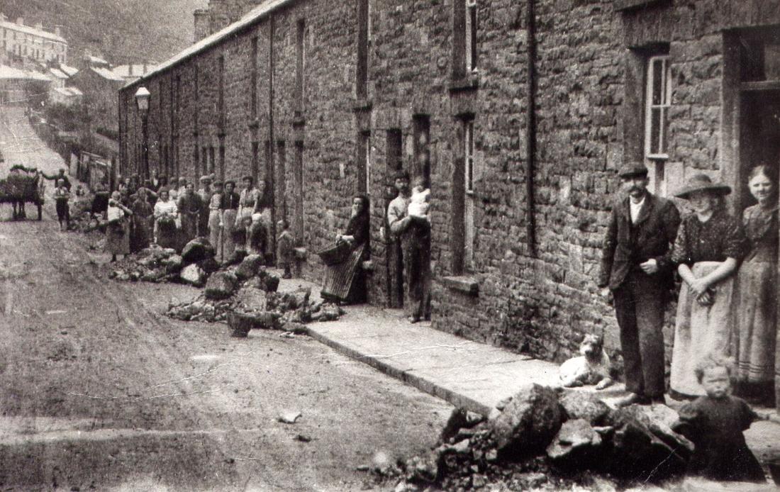 Living Conditions in Industrial Towns - History Crunch - History Articles,  Summaries, Biographies, Resources and More