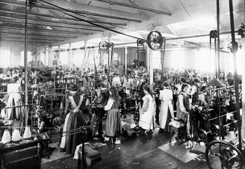 Working Conditions in the Industrial Revolution - History Crunch - History  Articles, Summaries, Biographies, Resources and More